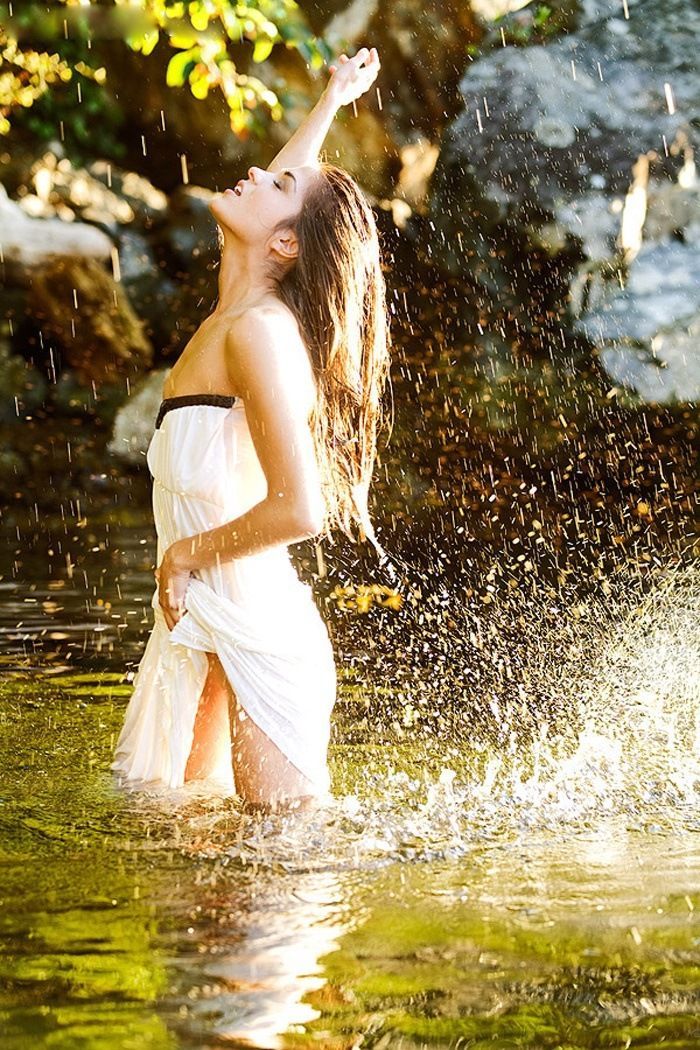 Marie Avgeropoulos in Majuro