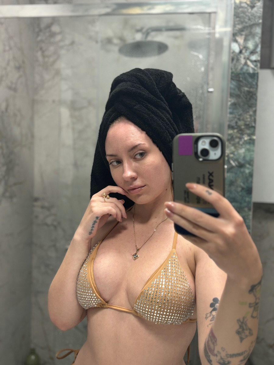 Nude girl KateV in Majuro