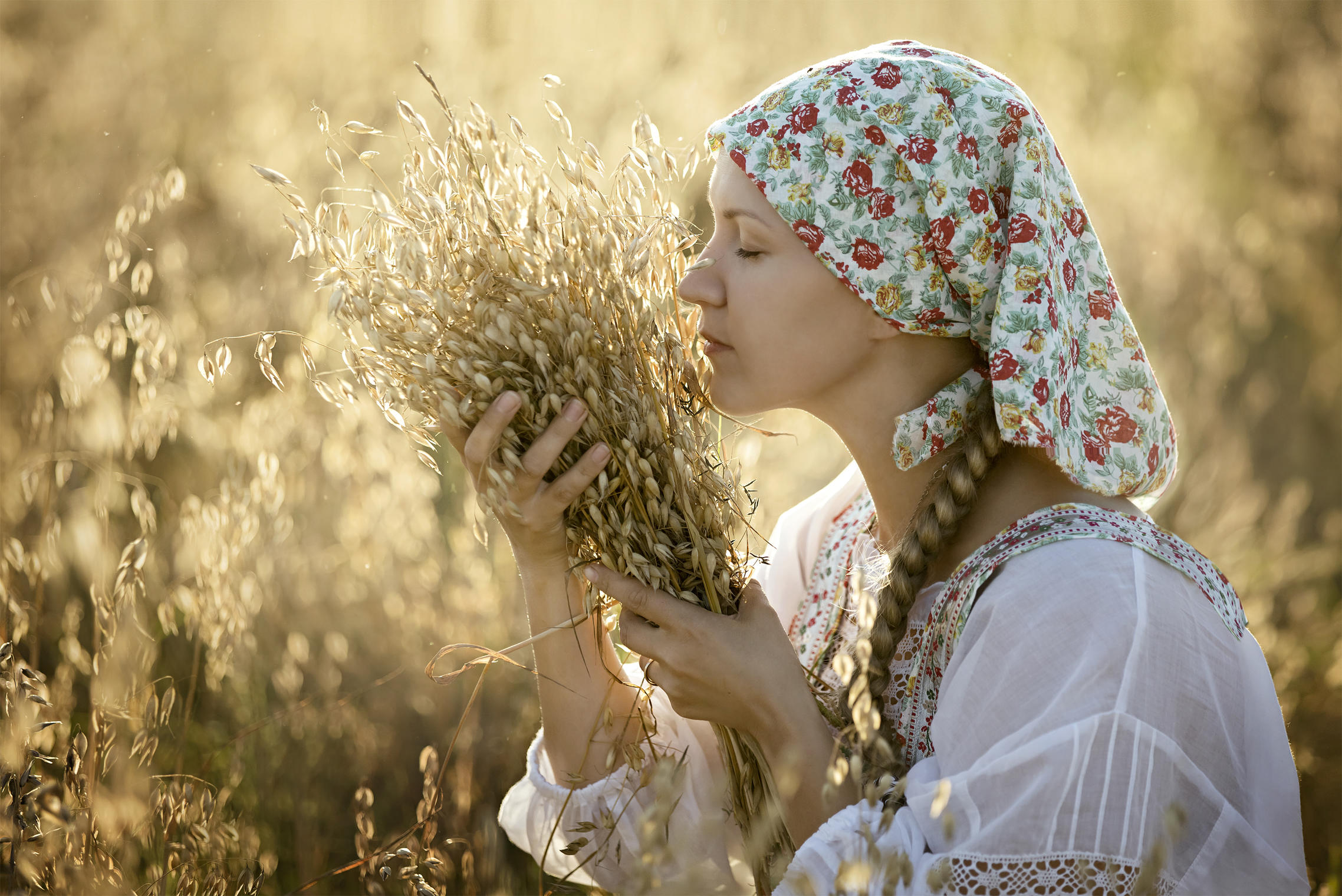 Photo Women in Slavic costumes in Majuro
