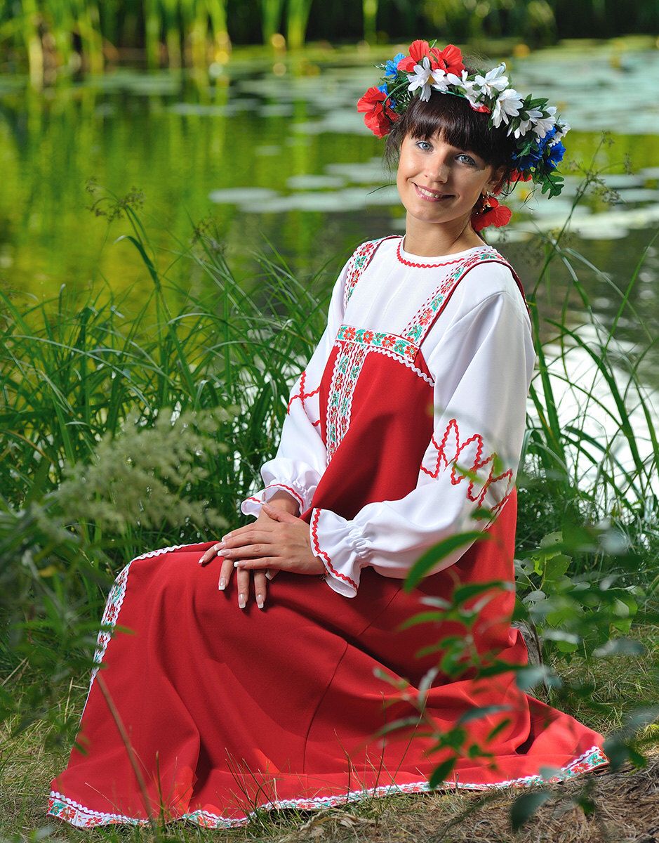 Beautiful girl Girls in Slavic costumes in Majuro